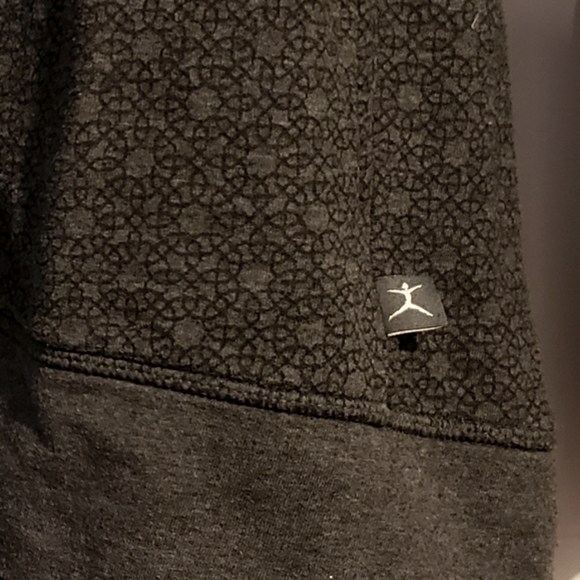 Danskin Charcoal Grey  Sweater Crew Neck Long Sleeve Side Pockets Woman Med NWOT - Picture 9 of 10